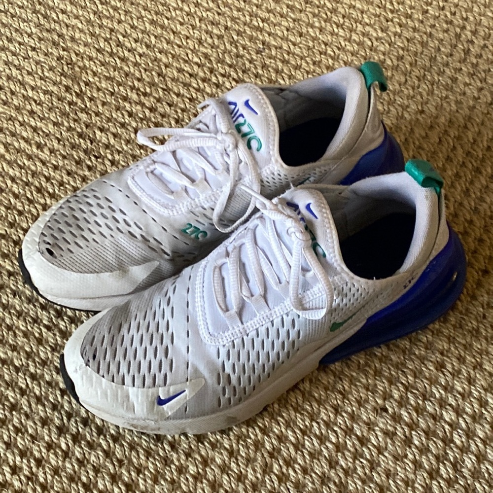 Womens Size 9 Nike Airmax 270s